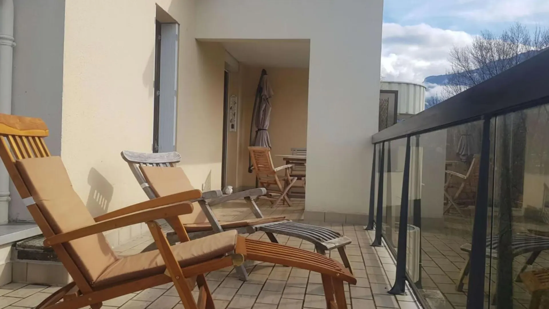 L'Alizee - Terrace Overlooking The Lake Aix-les-Bains France