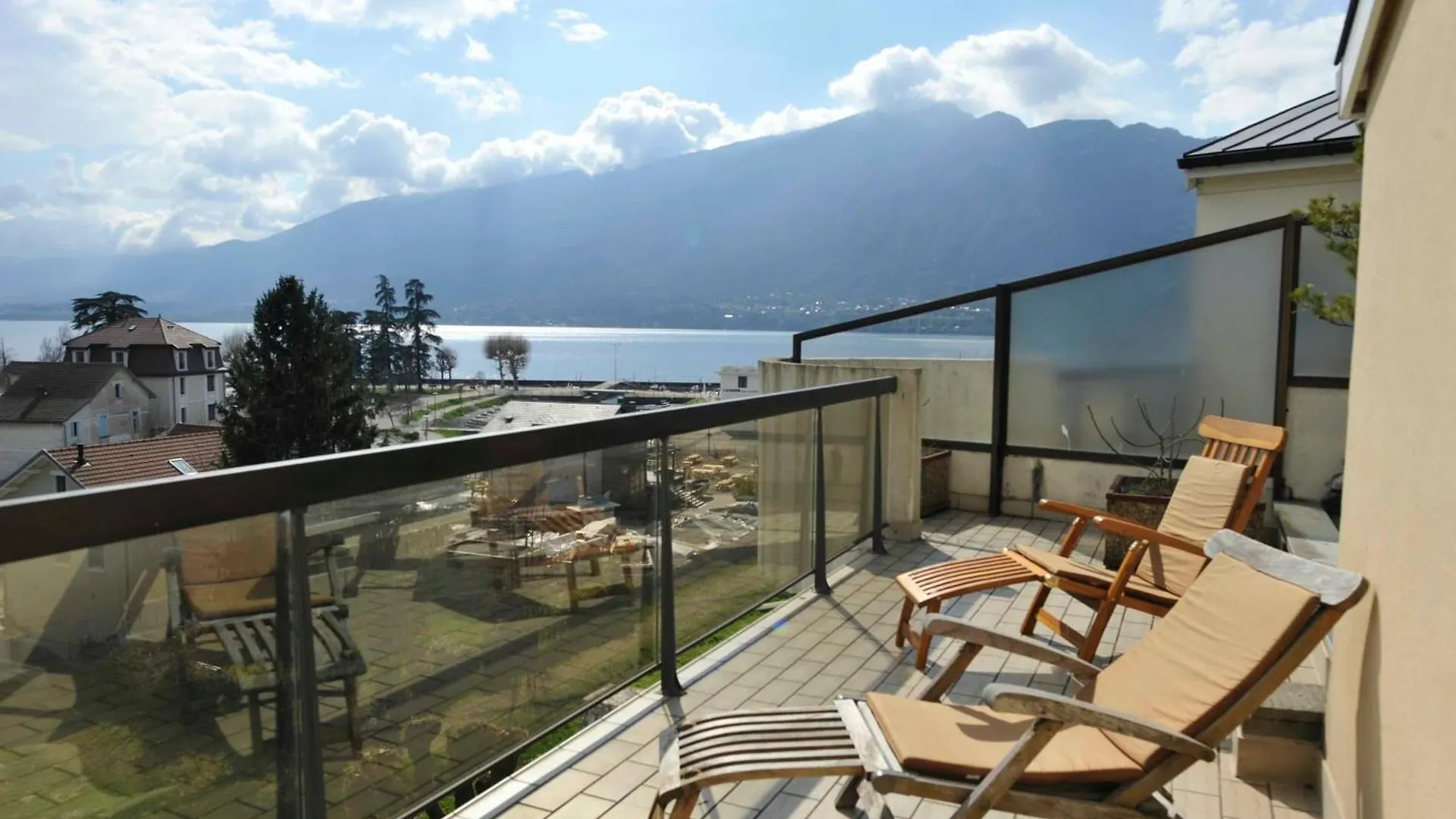 Апартаменты L'Alizee - Terrace Overlooking The Lake Экс-ле-Бен